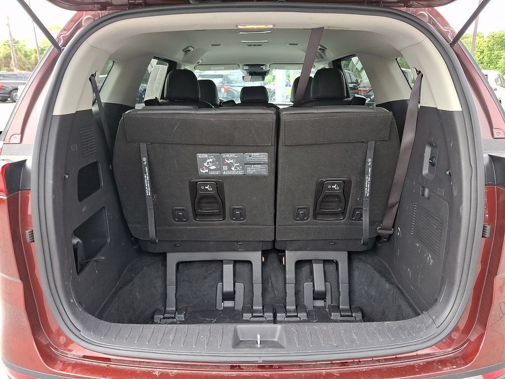 Used 2024 Kia Carnival LX FWD image 30