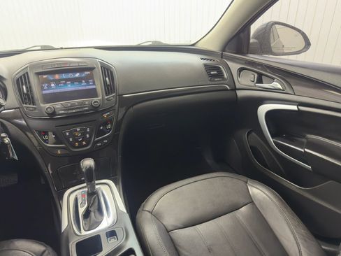 Used 2017 Buick Regal Sport Touring image 16