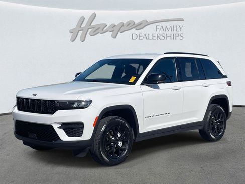 Used 2024 Jeep Grand Cherokee Altitude image 1