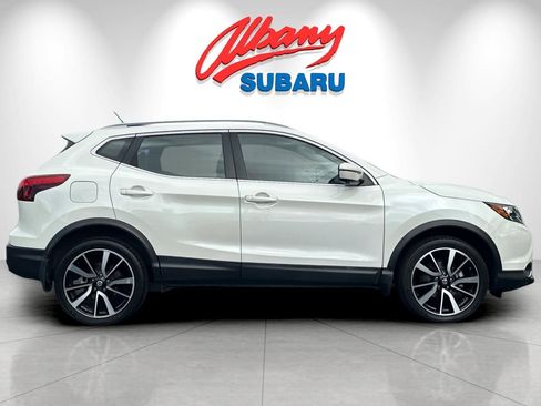 Used 2017 Nissan Rogue Sport SL w/ SL Premium Package FWD image 3