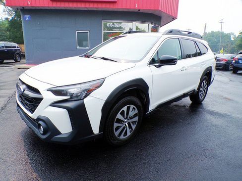 Used 2023 Subaru Outback Premium AWD/4WD image 1