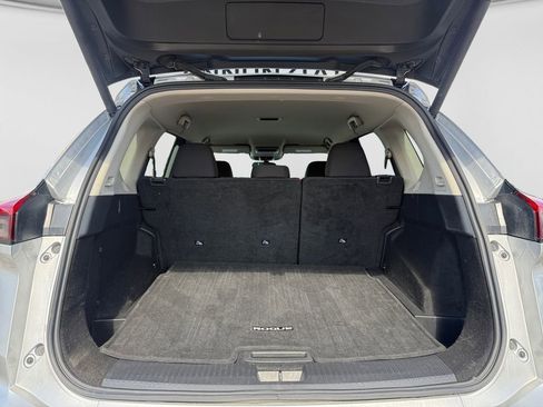 Certified 2025 Nissan Rogue SV image 18