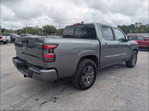 Used 2025 Nissan Frontier SV RWD image 7