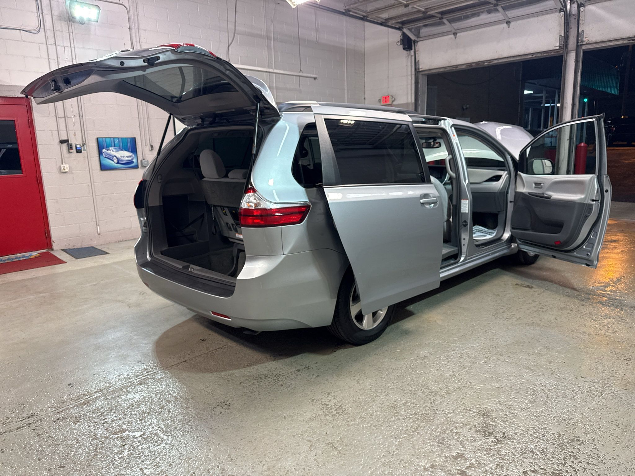 Used 2015 Toyota Sienna LE FWD image 14