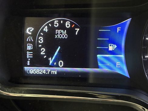 Used 2013 Lincoln MKT AWD image 38