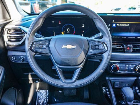 Used 2025 Chevrolet TrailBlazer LT image 23