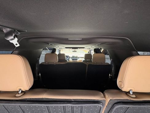 Used 2023 Chevrolet Suburban Premier AWD/4WD image 16