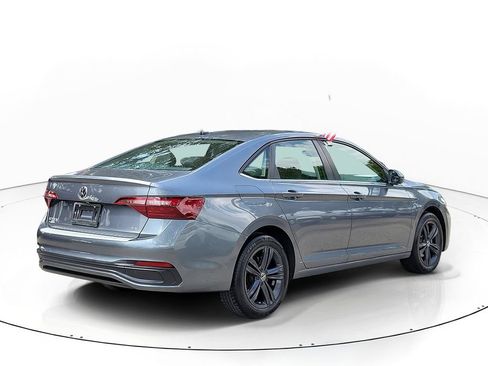 Used 2024 Volkswagen Jetta SE w/ Panoramic Sunroof Package FWD image 3