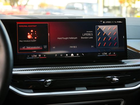 Used 2025 BMW X7 M60i w/ Climate Comfort Package image 22