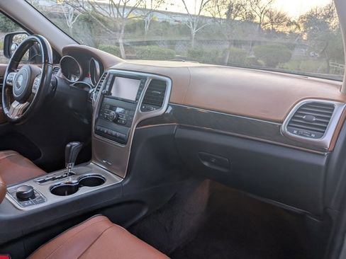 Used 2011 Jeep Grand Cherokee Overland Summit image 21