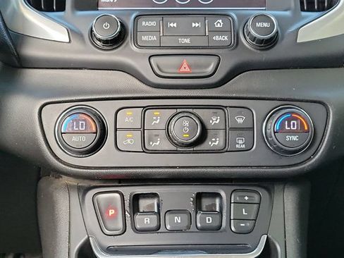 Used 2018 GMC Terrain SLE w/ Driver Convenience Package AWD/4WD image 19