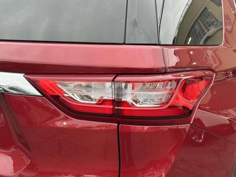 Used 2021 Chevrolet Traverse LT image 11