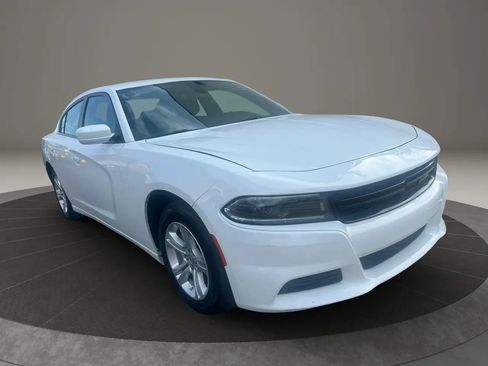 Used 2022 Dodge Charger SXT RWD image 3