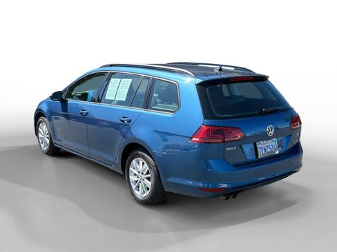 Used 2017 Volkswagen Golf S FWD image 3