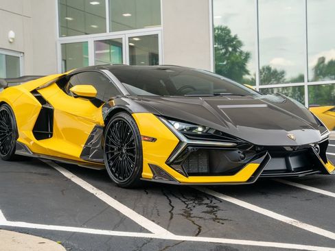 Used 2024 Lamborghini Revuelto AWD/4WD image 7