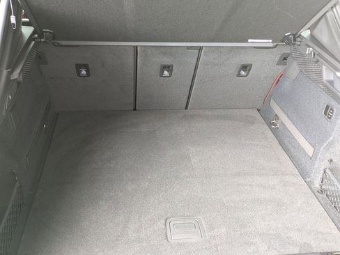 Certified 2025 Porsche Macan Electric image 28