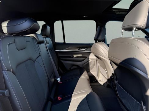 New 2026 Jeep Grand Cherokee Altitude AWD/4WD image 11