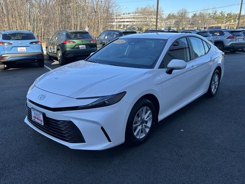 Used 2025 Toyota Camry LE image 2