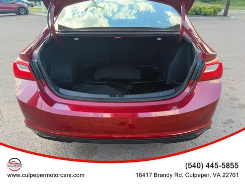 Used 2017 Chevrolet Malibu LT FWD image 12