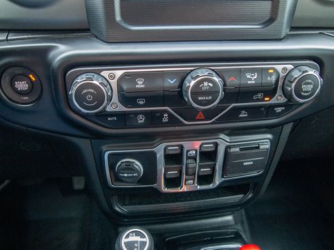 Used 2022 Jeep Wrangler Unlimited Sport AWD/4WD image 17