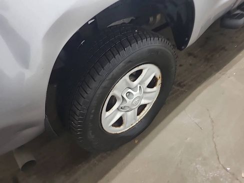 Used 2010 Toyota Tundra 4x4 Double Cab image 11