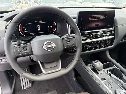 New 2026 Nissan Pathfinder Platinum AWD/4WD image 18
