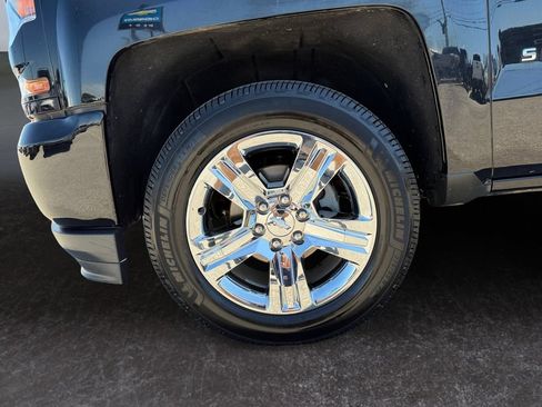 Used 2019 Chevrolet Silverado 1500 Custom w/ Custom Convenience Package AWD/4WD image 9