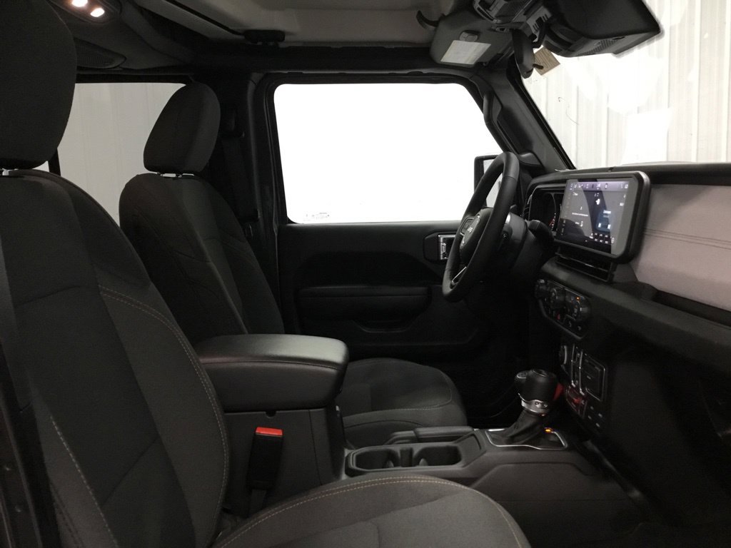Used 2025 Jeep Wrangler Unlimited Sport AWD/4WD image 21