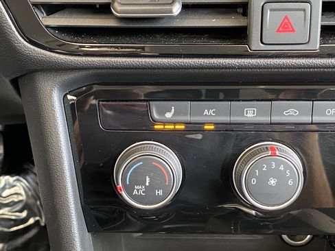 Certified 2023 Volkswagen Taos SE FWD image 13