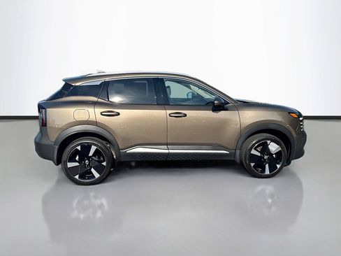 Used 2025 Nissan Kicks SR FWD image 8