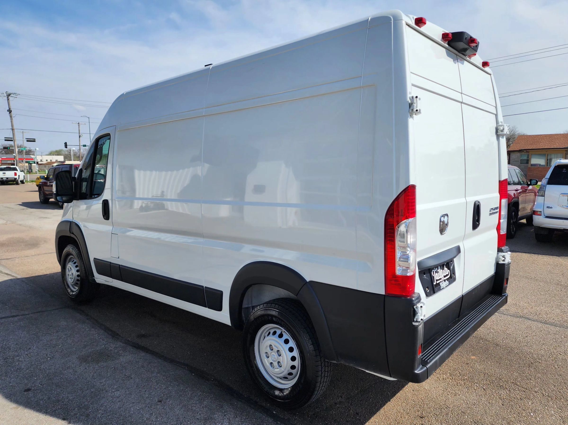 Used 2025 RAM ProMaster 2500 w/ Convenience Group FWD image 9