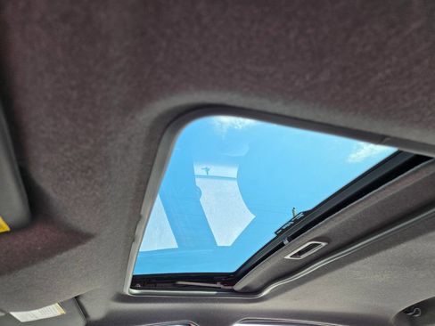 Used 2010 Ford Focus SEL image 22