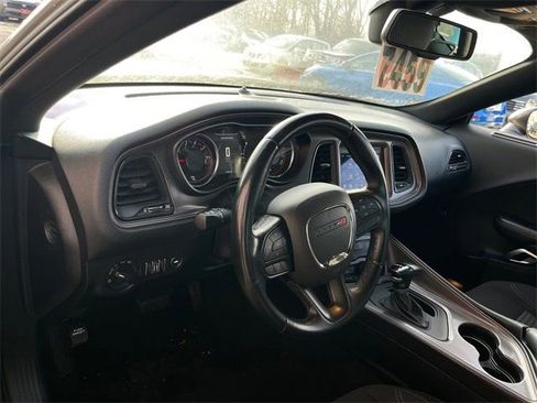 Used 2023 Dodge Challenger SXT image 9