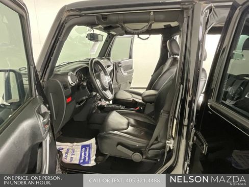 Used 2017 Jeep Wrangler Unlimited Rubicon AWD/4WD image 11