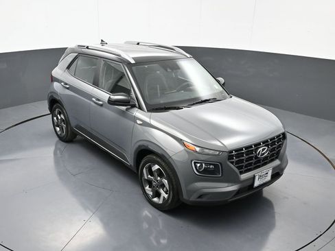Certified 2022 Hyundai Venue Limited FWD image 33