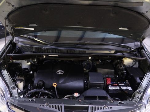 Used 2018 Toyota Sienna XLE w/ Protection Package image 9