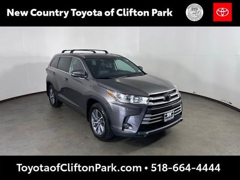 Used 2018 Toyota Highlander XLE AWD/4WD image 1