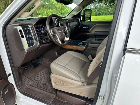 Used 2018 GMC Sierra 2500 SLT w/ Duramax Plus Package AWD/4WD image 12