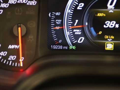 Used 2015 Chevrolet Corvette Z06 w/ 3LZ Preferred Equipment Group image 22