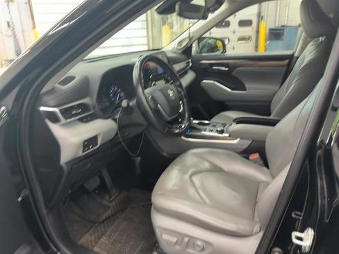 Used 2020 Toyota Highlander Limited AWD/4WD image 4