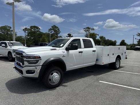 New 2026 RAM 5500 Tradesman w/ Chrome Appearance Group AWD/4WD image 9