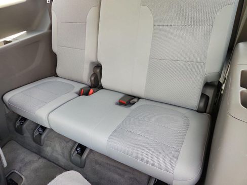Certified 2019 Chevrolet Traverse LT FWD image 18