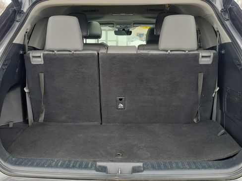 Used 2022 Toyota Highlander XLE image 7