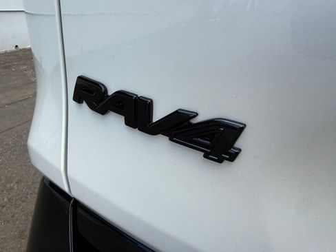 Used 2022 Toyota RAV4 XSE AWD/4WD image 7