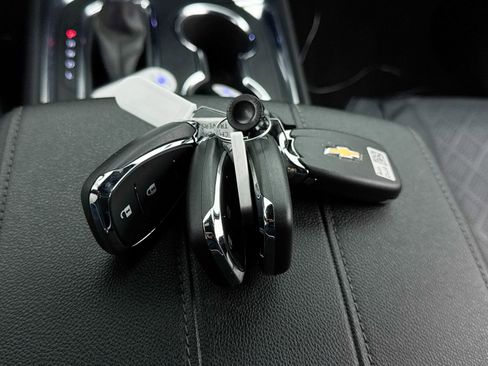 Used 2022 Chevrolet Traverse LT image 38