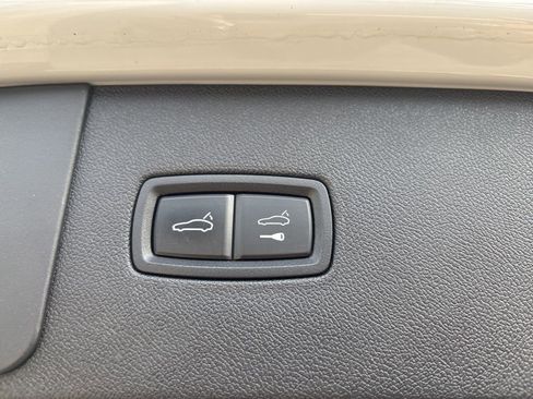 Used 2022 Porsche Cayenne Platinum Edition image 18