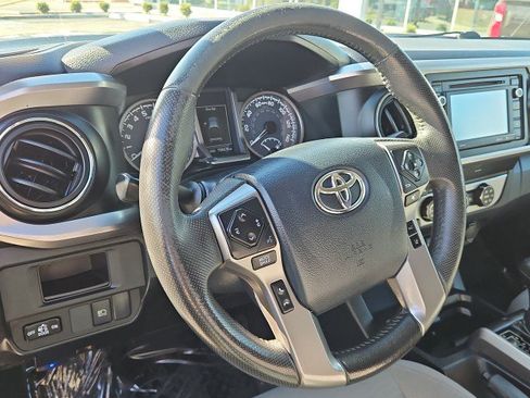 Used 2019 Toyota Tacoma SR5 RWD image 11