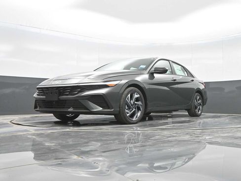 New 2025 Hyundai Elantra SEL image 33