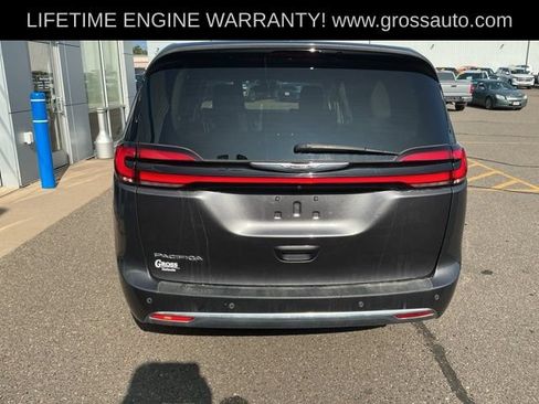 Used 2023 Chrysler Pacifica Touring-L FWD image 6