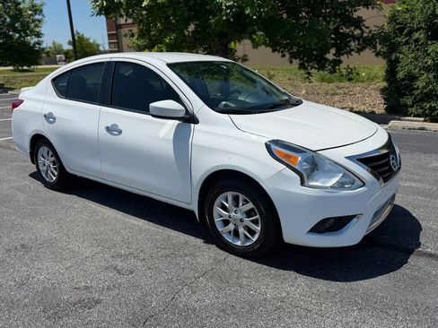 Used 2017 Nissan Versa SV w/ SV Special Edition Package FWD image 6